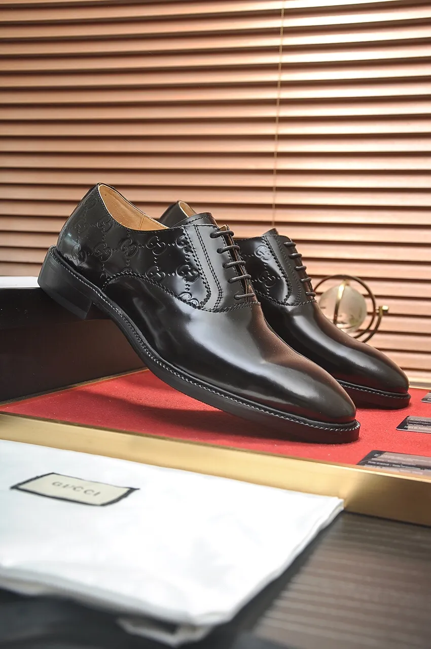 Men's shoes💰500💶Italy's top luxury men's shoe giant (GUCCI) (Gucci) (full cowhide lining) new arrival🍃Original European style🔰 Pleasant to the eye😍In order to make the shoes more durable and non-deformable🌀The production continues to follow traditional methods but there is still no lack of innovation💪Choose original sheepskin for the leather♻️ Smooth and natural And extra bright ⭐Made of imported cowhide, the first choice of rich people 38-45 (45 customized)